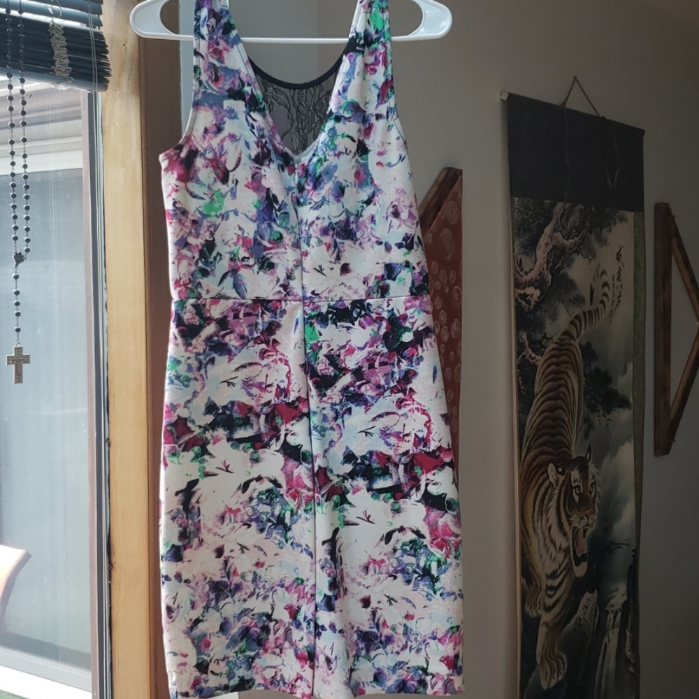 Dress - Picture 4 of 4